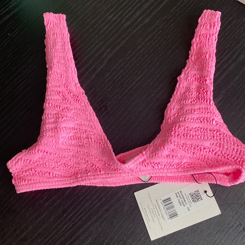 Bond-eye scout crop in pink tiger